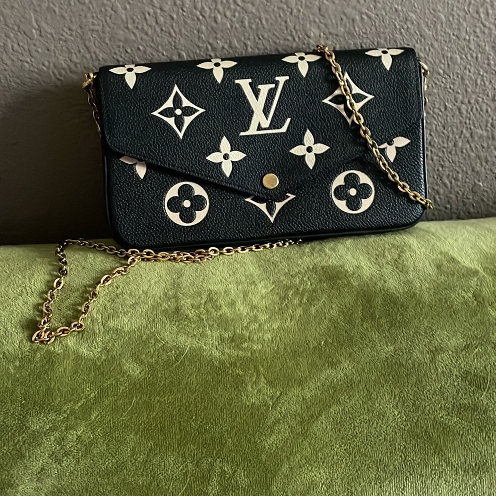 LOUIS VUITTON Empreinte Monogram Giant Felicie Pochette in Black and Beige.